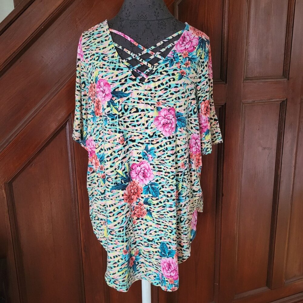 Torrid Super Soft Knit Top V-Neck Floral & Animal Print Criss-Cross Detail Size